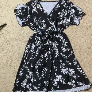 Black/white floral print dress M